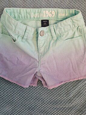Gap Kids Ombre Denim Shorts Adjustable Waist in Size 6